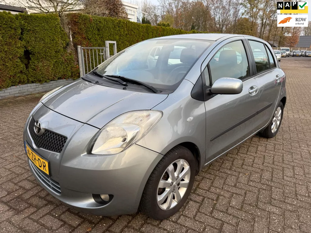 Toyota Yaris 1.3 VVTi 5DRS Executive AC CRUISE LEDER NAVI